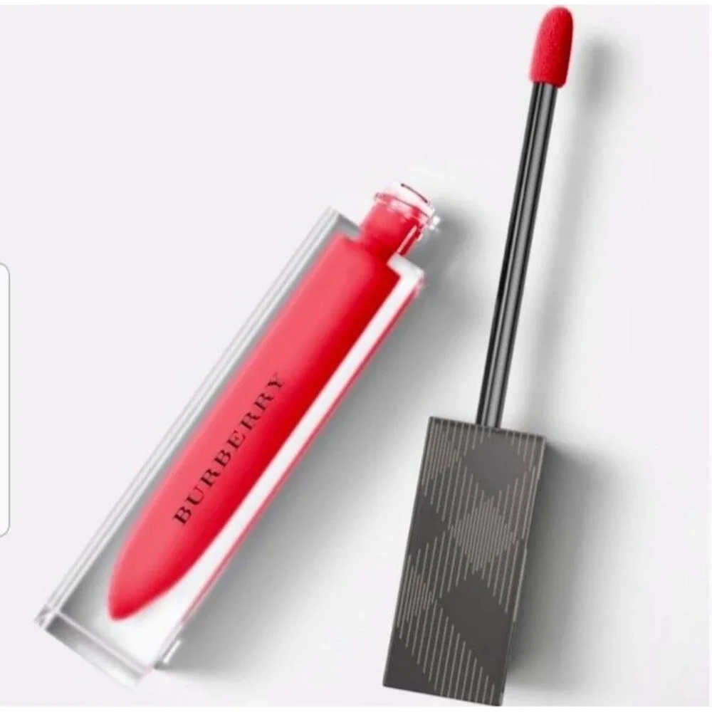 Burberry Liquid Lip Velvet – Military Red No.41 New in Box